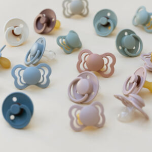 BIBS - Suzeta De Lux Silicon, tetina rotunda, marime universala (0-3 ani)-Dark Oak